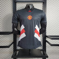Maillot Manchester United Le 12 -ème 2023 2024, maillot de football rouge avec logo du club, vue de face.