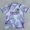 Maillot 25/26 de Real Madrid de style violet, marque Le 12-ème Maillot, vue avant du maillot de football.
