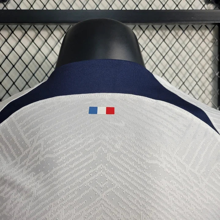 Maillot extérieur Paris 2023-2024 Le 12-ème Maillot, maillot de football avec design extérieur, couleurs du Paris Saint-Germain, vue de face