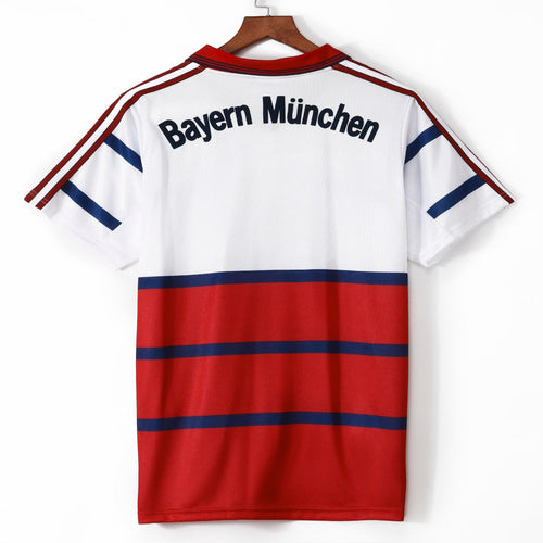 Maillot extérieur rétro Bayern Munich 1998-2000 de la marque Le 12ème Maillot, vue frontale avec logo et motifs classiques