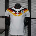 Maillot Allemagne Coupe du monde 2026 Le 12 -ème Maillot, maillot de football avec logo national et détails bleus et noirs.