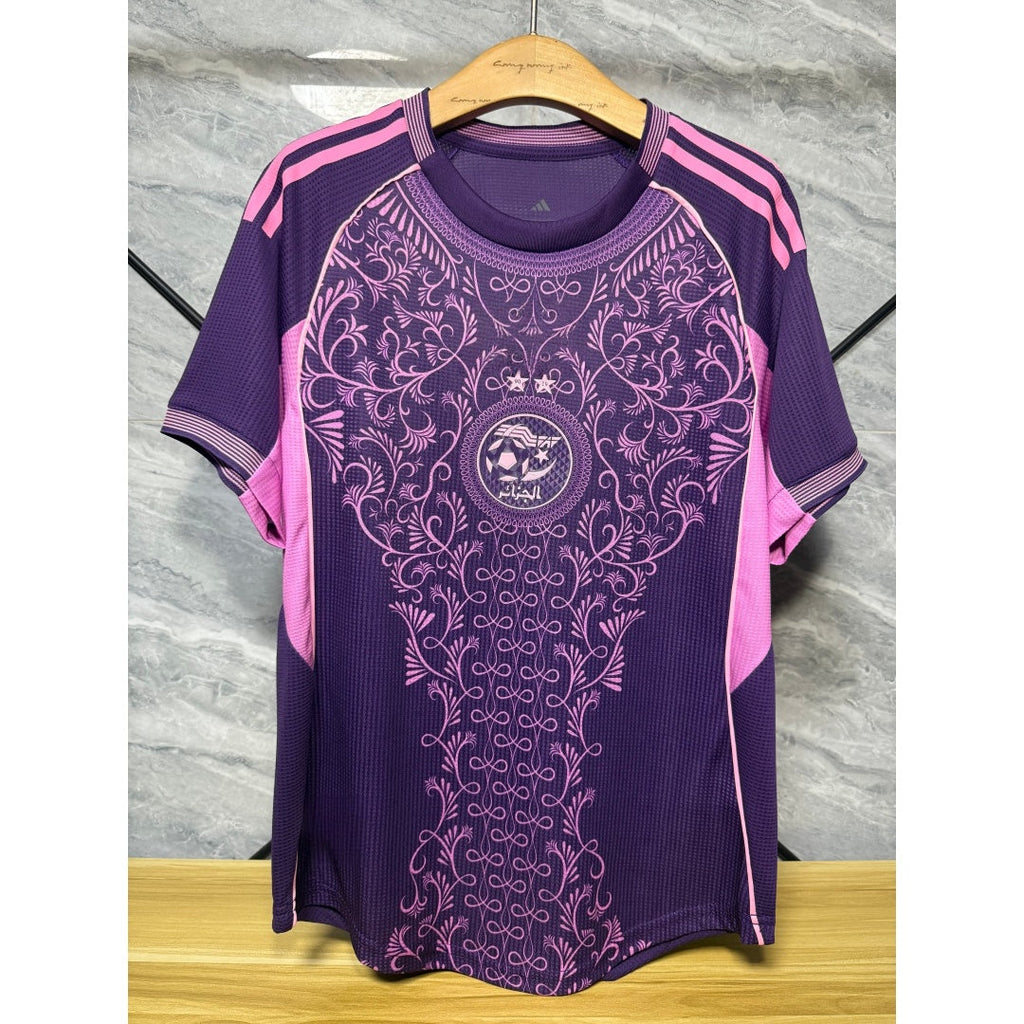 Maillot violet Algérie 25/26 de l'équipe nationale, marque Le 12 -ème Maillot, vue frontale avec logo et détails du maillot.