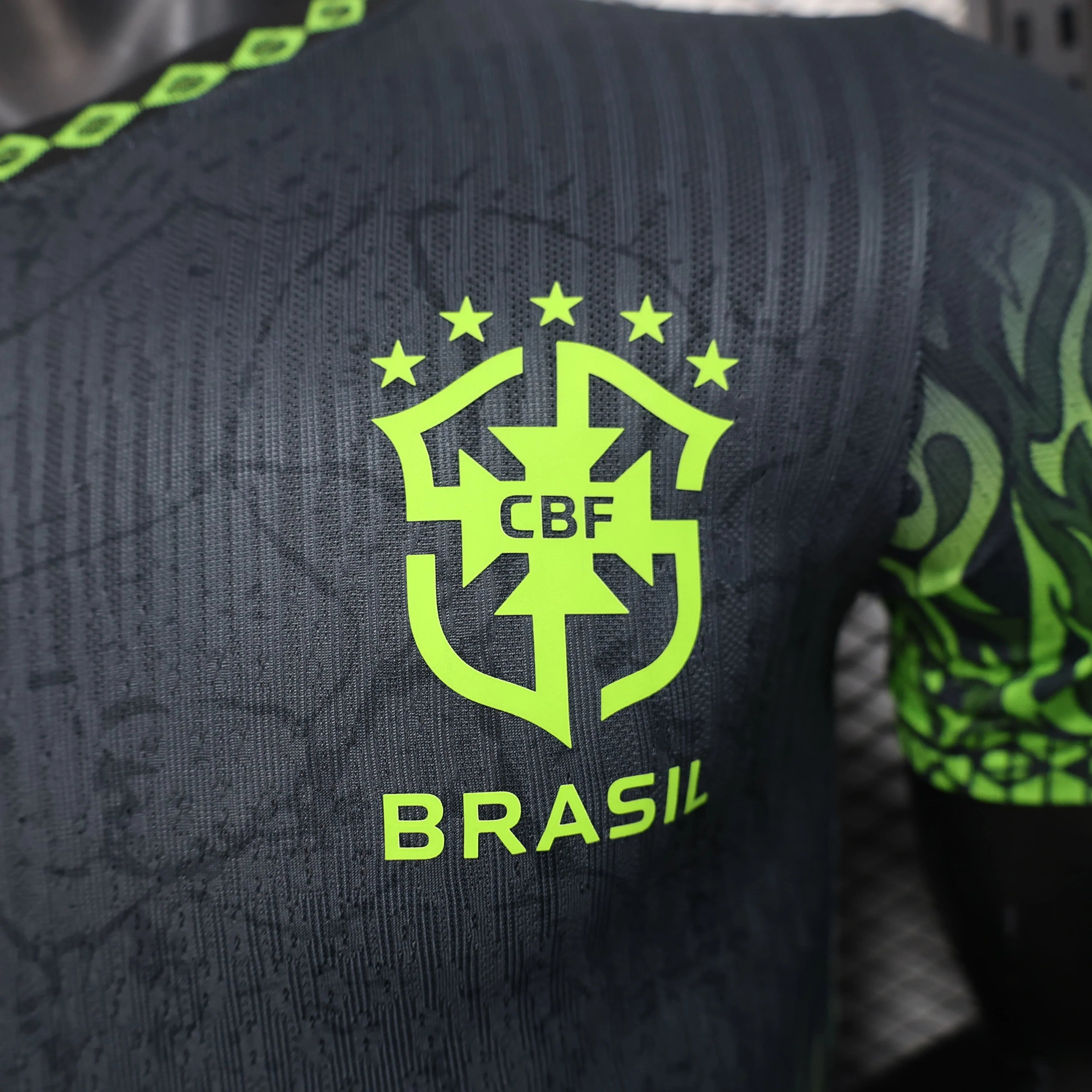 Maillot Brésil édition spéciale 2025-2026 de Le 12 -ème Maillot, vue de face avec logo et design sportif bleu et vert