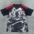 Maillot 25/26 Japan anime Black N de la marque Le 12 -ème Maillot, détail du design noir avec motifs japonais.