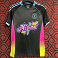 Maillot de football Inter Miami 25/26 Le 12 -ème Maillot, noir, avec logo de l'équipe et détails de design.