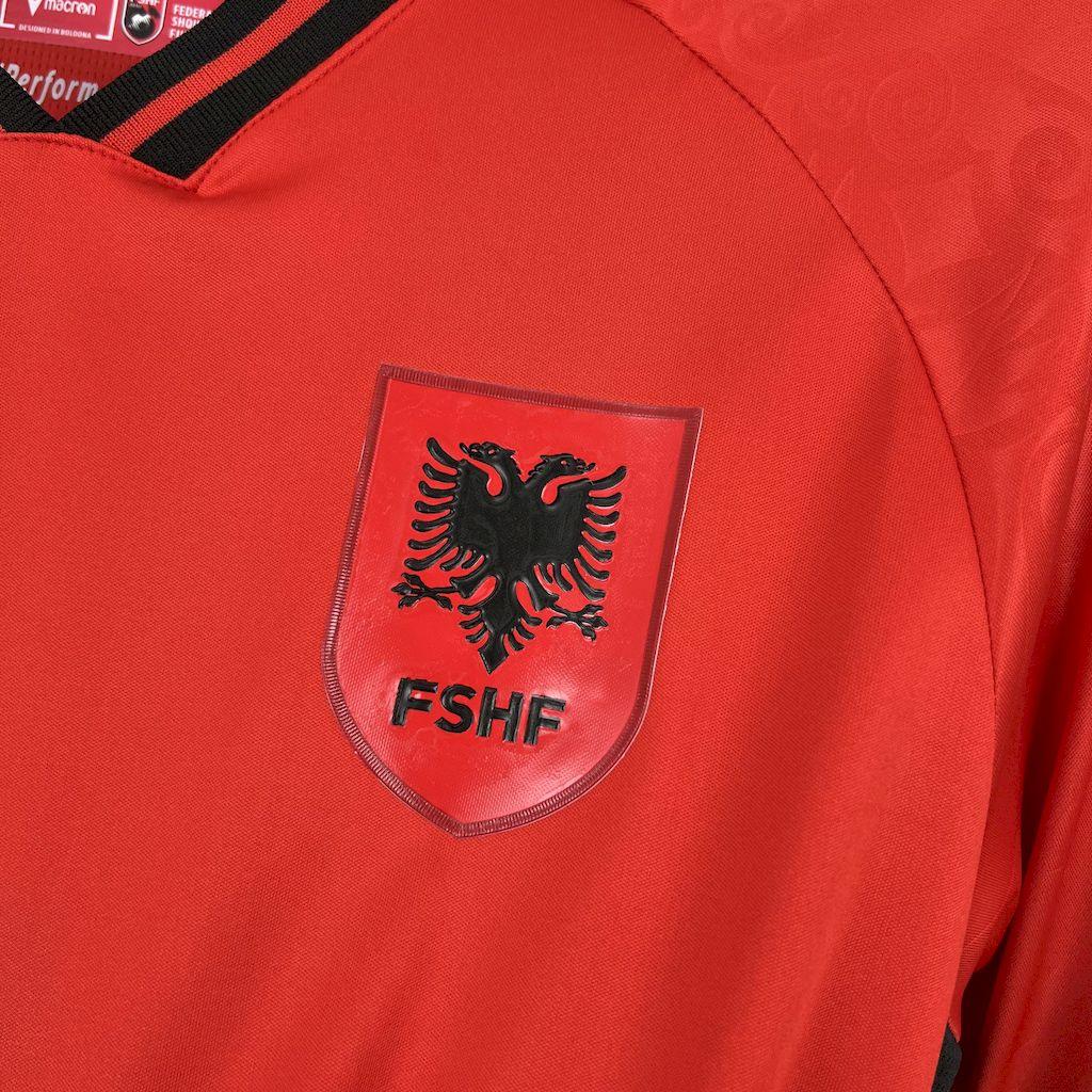 Maillot de football Albanie 2025 Le 12 -ème Maillot, maillot sportif avec drapeau national et design moderne.