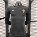Maillot Portugal noir à manches longues Le 12 -ème Maillot, pour joueur de football 25/26, détail du design et logo visible.