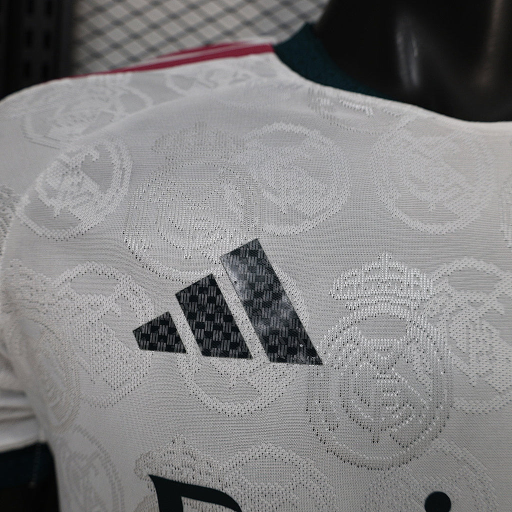 Maillot de football Le 12 -ème Maillot Real Madrid Concept 2026-27, maillot blanc avec logo du club et détails modernes.