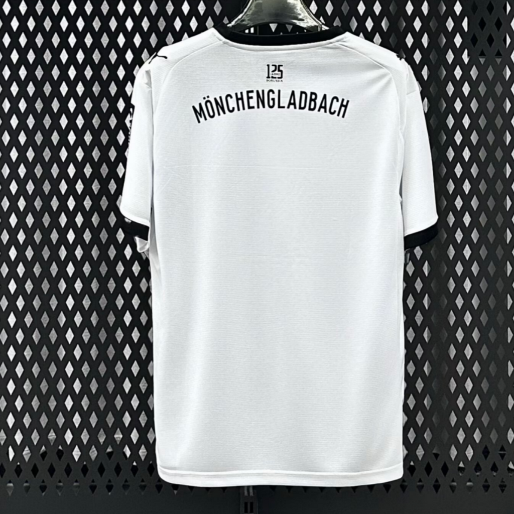 Maillot domicile Borussia Mönchengladbach Le 12 -ème Maillot, maillot de football bleu avec logo et détails blancs.