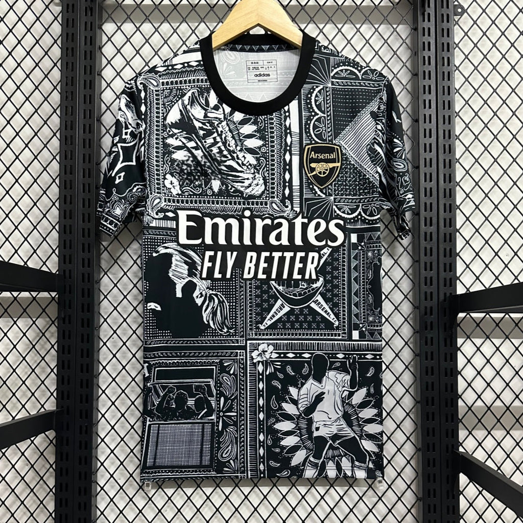 Maillot de football Arsenal 24/25, modèle noir Le 12 -ème Maillot, vue avant du maillot de sport.