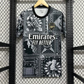 Maillot de football Arsenal 24/25, modèle noir Le 12 -ème Maillot, vue avant du maillot de sport.