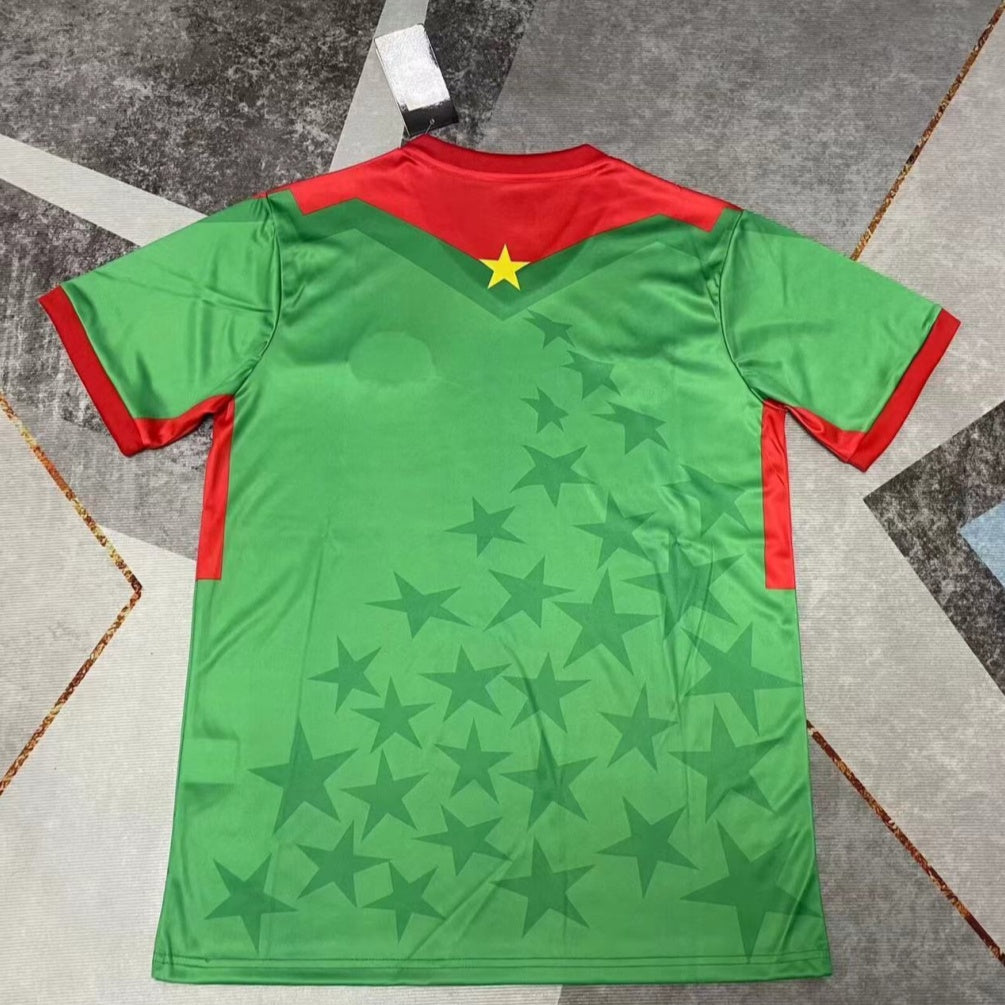 Maillot de football vert Burkina Faso Le 12 -ème Maillot pour enfants de taille 25/26, tissu confortable et design officiel.