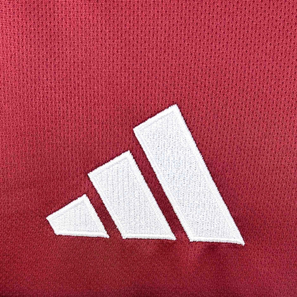 Maillot Qatar Coupe du Monde 2026 Le 12 -ème Maillot, vue de face avec logo et design aux couleurs du Qatar.