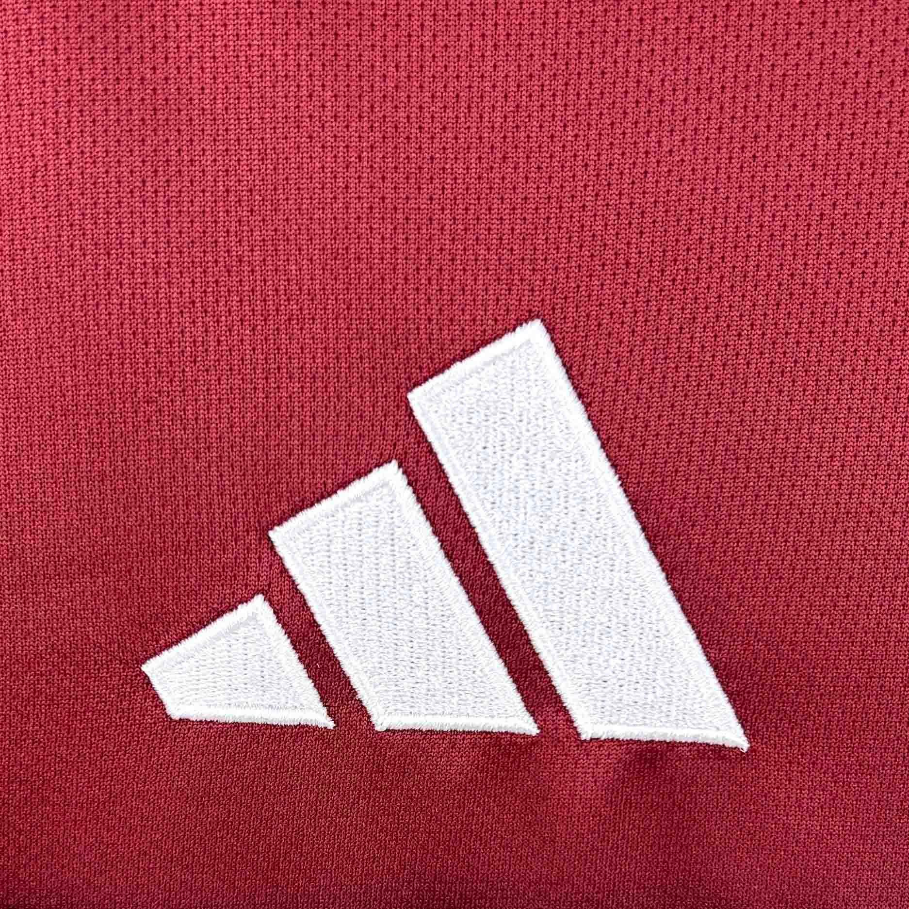 Maillot Qatar Coupe du Monde 2026 Le 12 -ème Maillot, vue de face avec logo et design aux couleurs du Qatar.