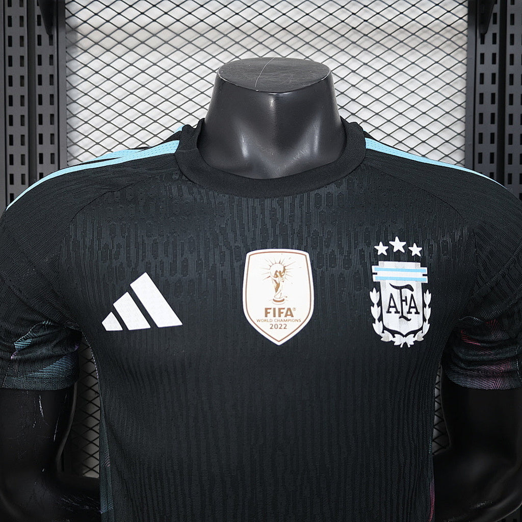 Maillot de football Argentine Concept 2026 de la marque Le 12, en bleu avec logo et détails argentés visibles.
