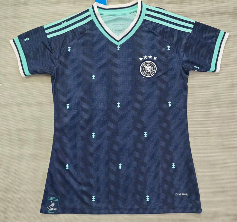 Maillot extérieur femme Allemagne 25/26, marque Le 12 -ème Maillot, avec détails du design et logo national.