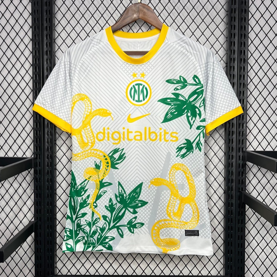 Maillot Inter Milan 24/25 blanc avec motif serpent, style spécial, fabriqué par Le 12 -ème Maillot, vue de face.
