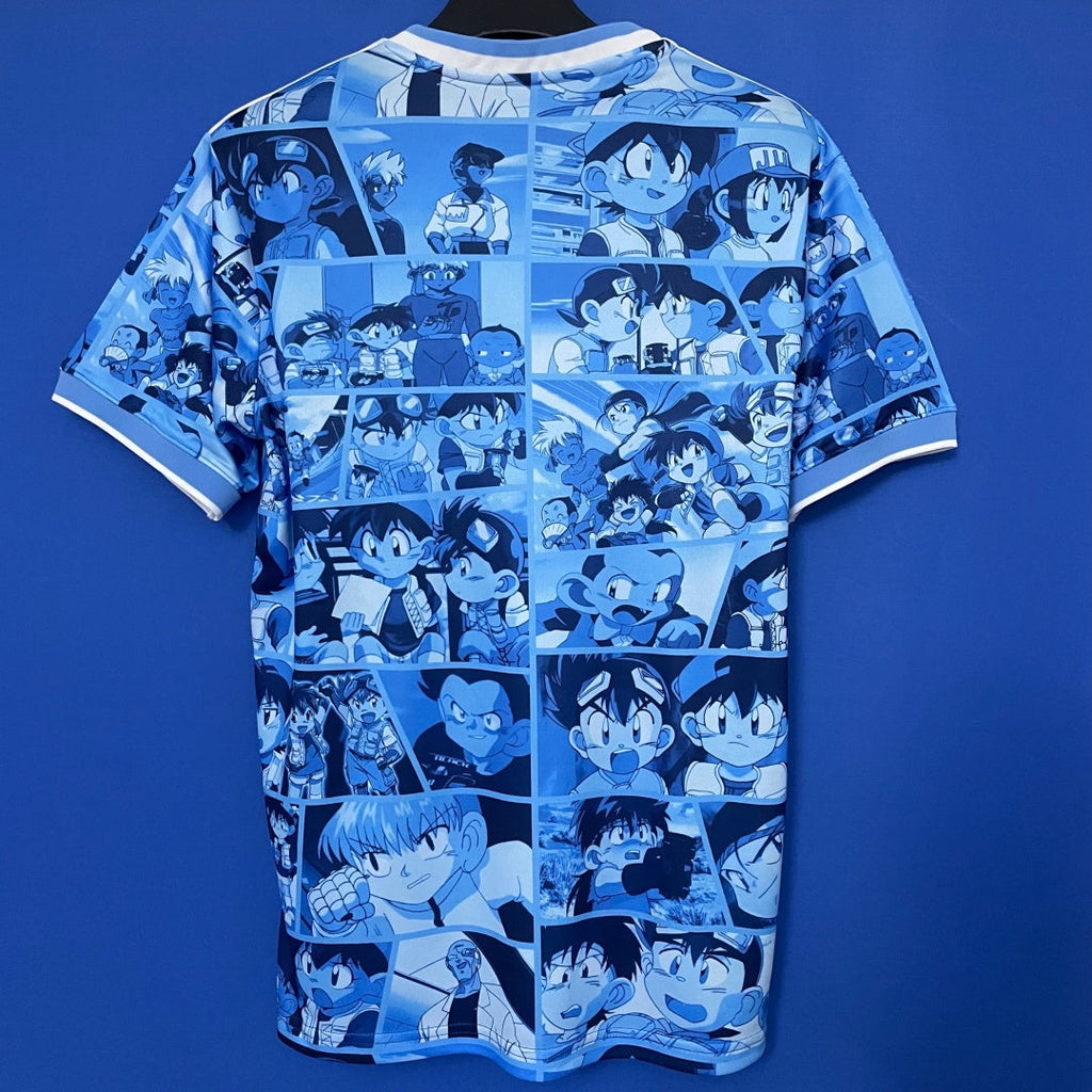 Maillot bleu pour enfant 25/26 ans Le 12 -ème Maillot, design japonais anime, détails visibles sur le tissu et la coupe.