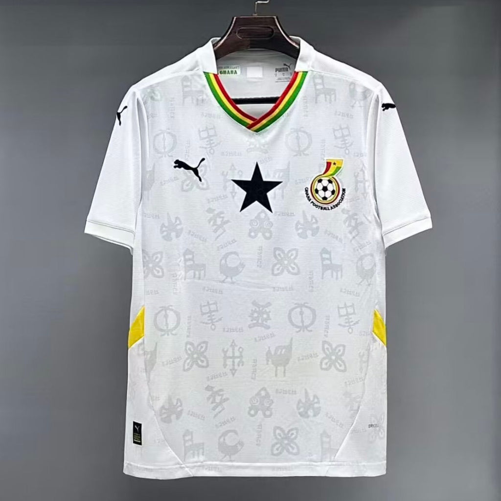 Maillot de football Ghana 24/25 blanc, Le 12 -ème Maillot, vêtement de sport avec logo et détails en blanc.