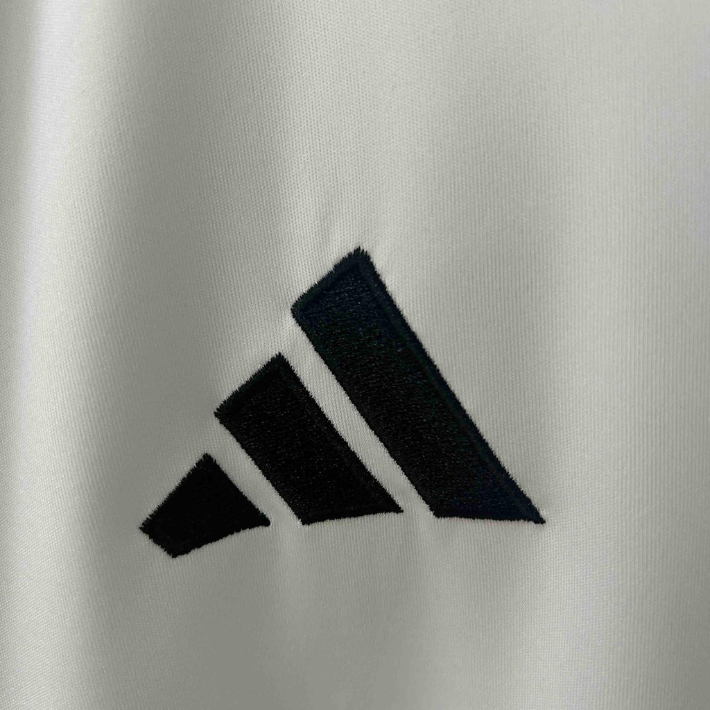 Maillot de football Arsenal concept 2025-26 de la marque Le 12-ème Maillot, vue front avec logo et design moderne