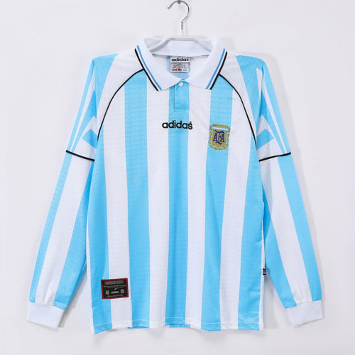 Maillot domicile rétro de l'Argentine 1997-1998 avec manches longues, marque Le 12 -ème Maillot, vue de face.