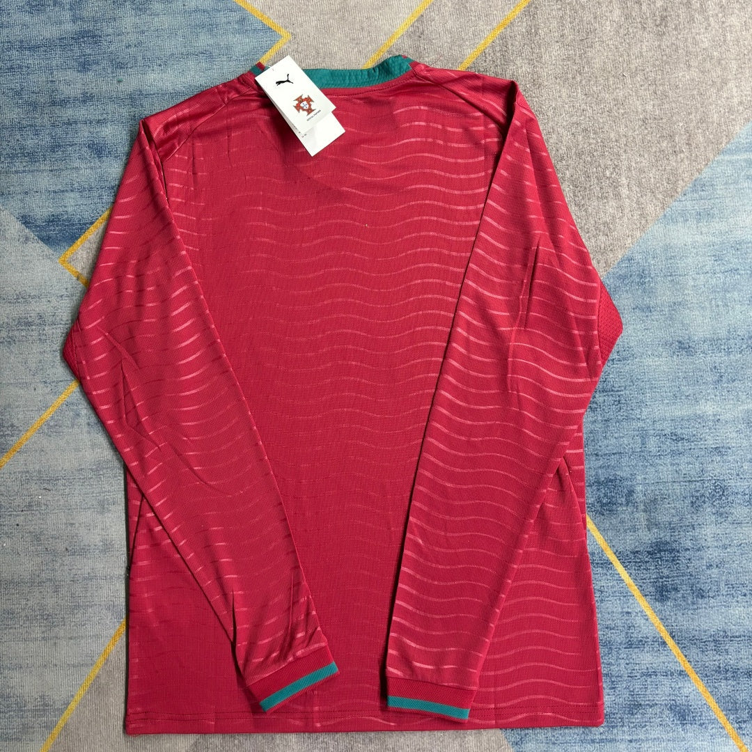 Maillot Portugal domicile 25/26 à manches longues de la marque Le 12 -ème Maillot, en bleu avec logo national et détails blancs.
