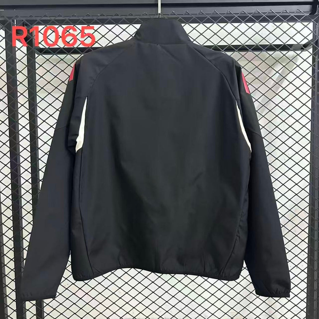 Veste coupe-vent réversible Le 12 -ème Maillot Liverpool, légère, avec logo et design coloré, vue de face.