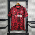 Maillot Manchester United 2023-2024 Le 12 -ème Maillot, devant avec logo et design officiel de la saison 2023-2024