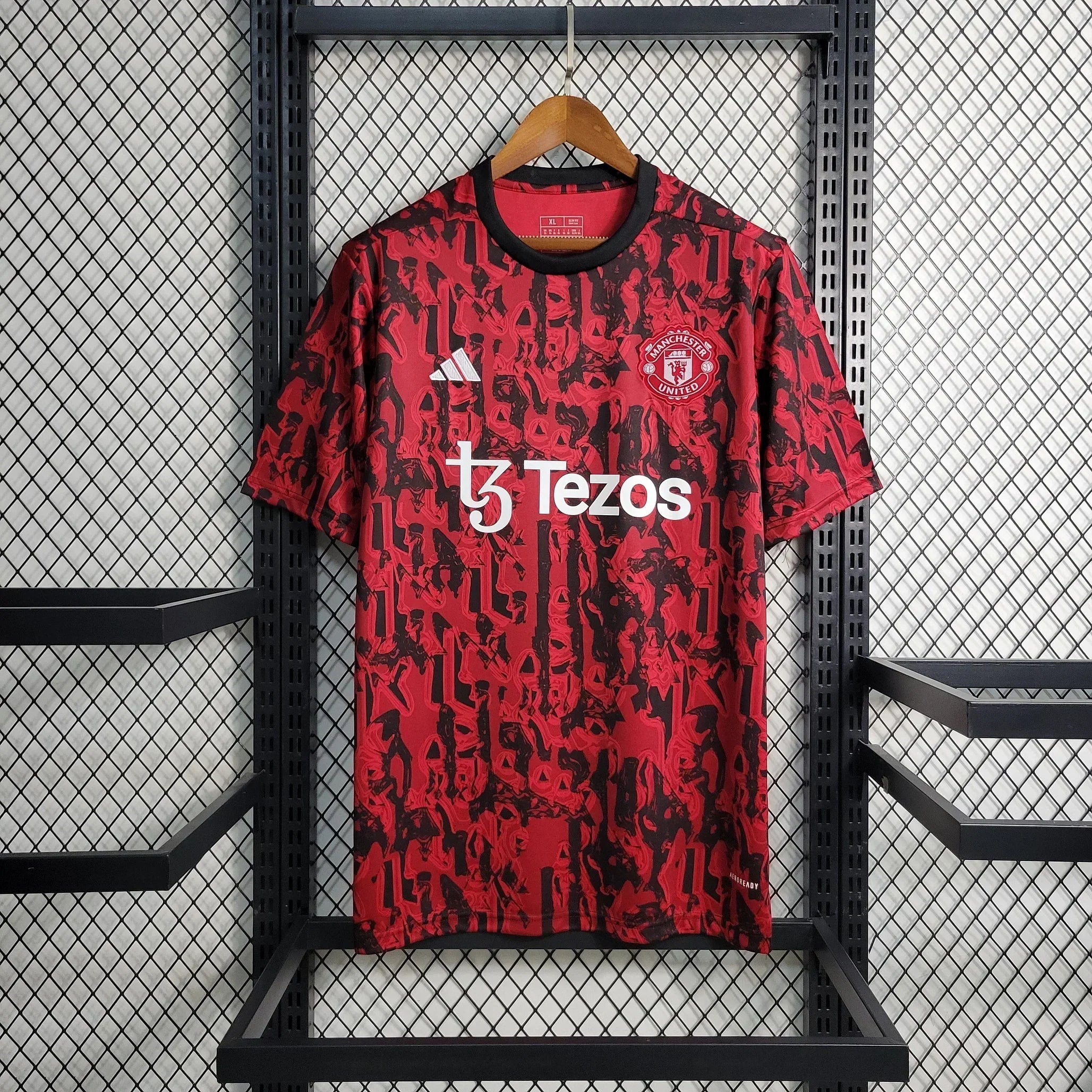 Maillot Manchester United 2023-2024 Le 12 -ème Maillot, devant avec logo et design officiel de la saison 2023-2024