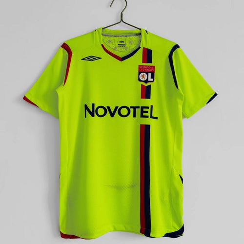 Maillot extérieur rétro de 2008-2009 pour Lyon, marque Le 12 -ème Maillot, affichant les couleurs et logo du club.