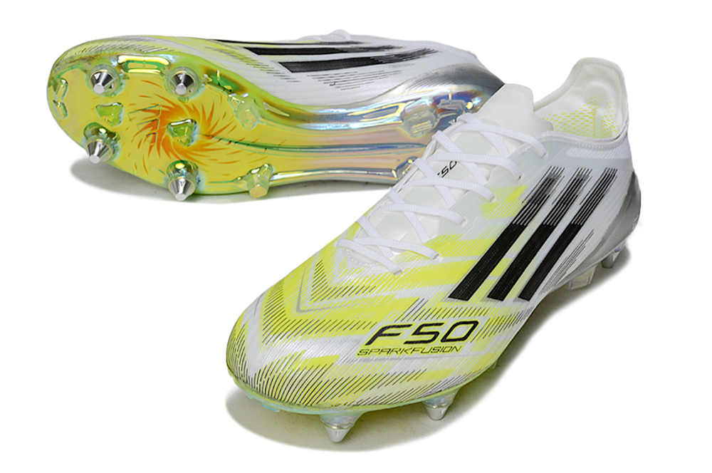 Crampons F50 Elite de Le 12 -ème Maillot, fixation robuste pour alpinisme, avec pointes en acier et design compact.