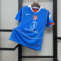 Maillot third Atlético Madrid 25/26 de Le 12-ème Maillot, maillot de football orange avec logo et détails bleus.
