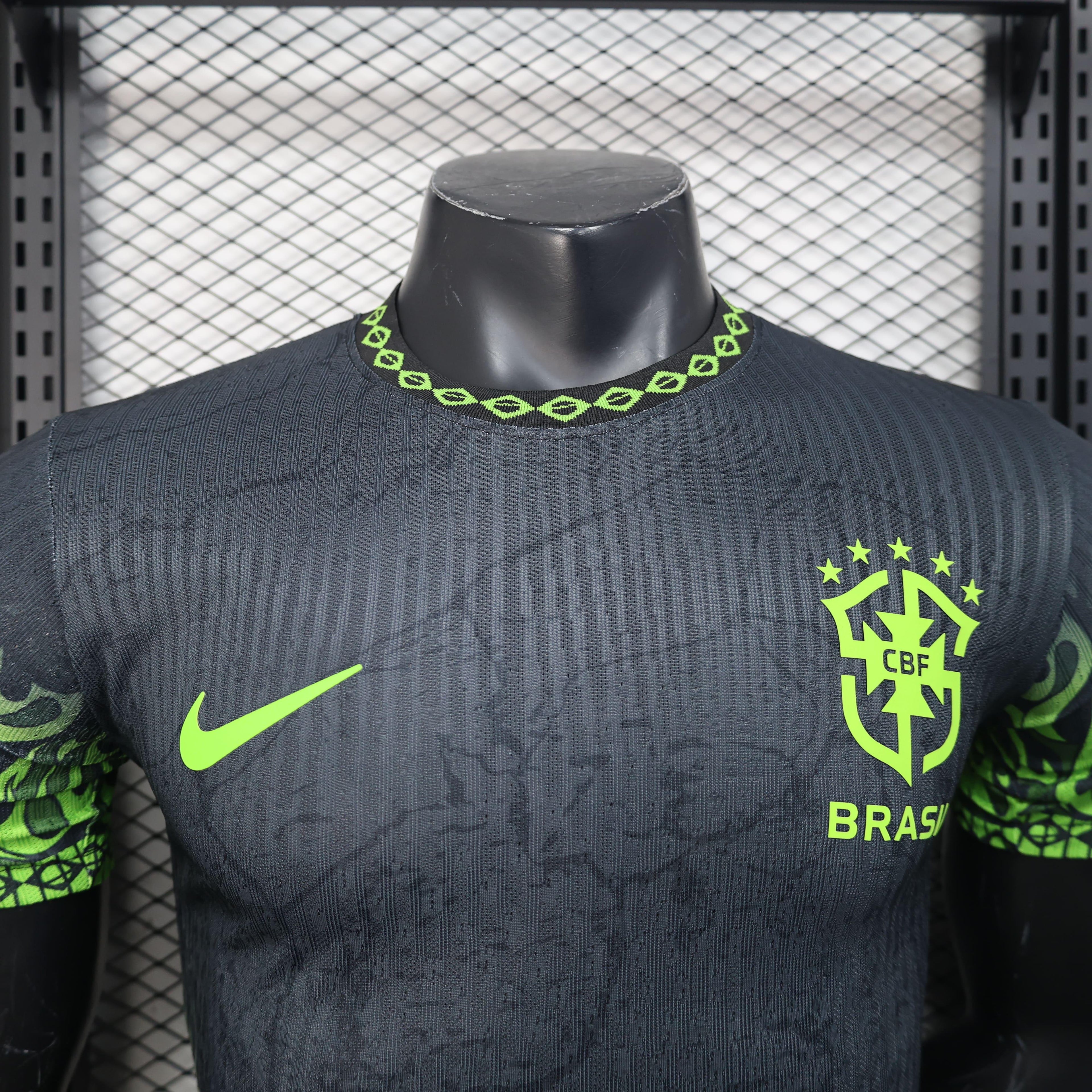 Maillot Brésil 2025-2026 édition spéciale de Le 12, maillot de football avec détails colorés et logo officiel.