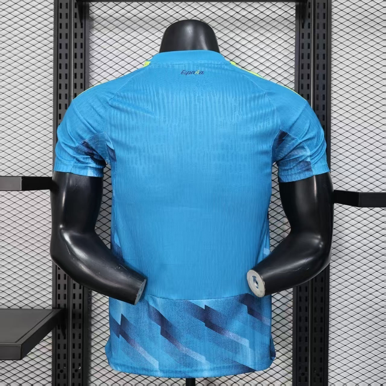 Maillot d'entraînement Espagne Coupe du Monde 2026 Le 12, tissu bleu avec logo et détails rouges.