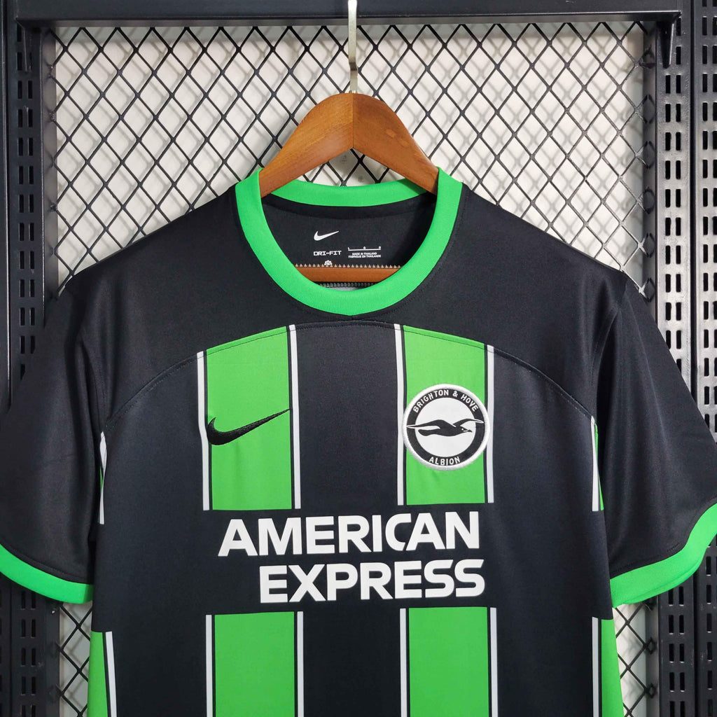 Maillot Brighton 2023-24 Le 12 -ème Maillot, maillot de football avec logo et détails de l'équipe en images.