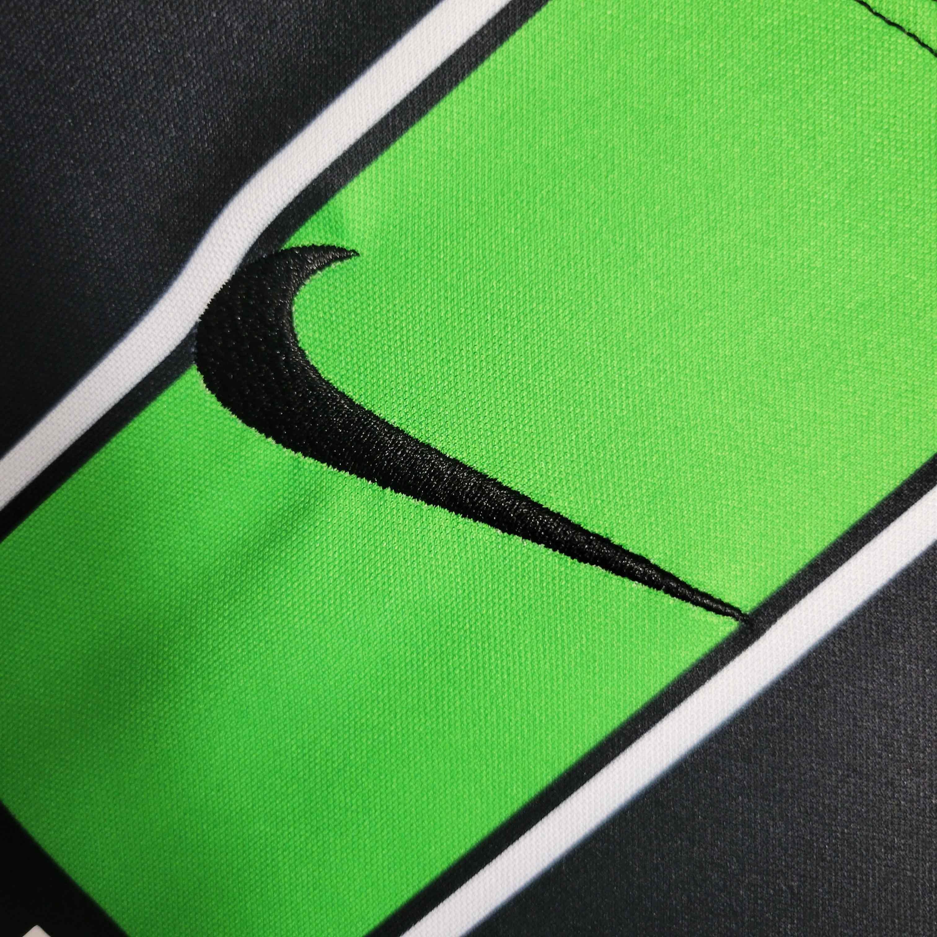 Maillot de football Brighton 2023-24 de la marque Le 12-ème Maillot, vue de face avec logo et design officiel.
