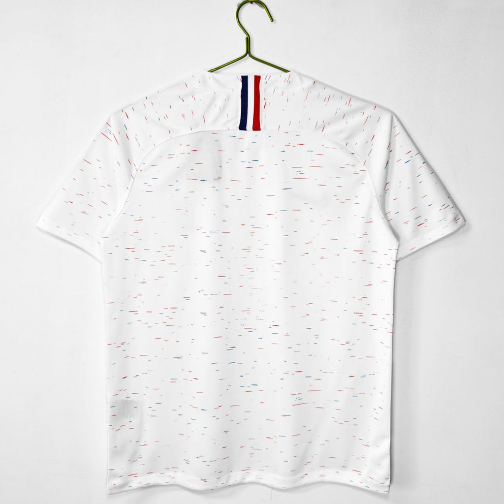 Maillot extérieur France 2018 rétro de la marque Le 12 -ème Maillot, vue de face avec logo et design vintage.