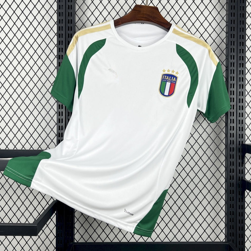 Maillot de football blanc pour enfants 25/26 ans, modèle Italie Spécial, par Le 12 -ème Maillot, vue frontale.