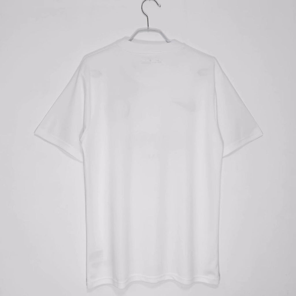 Maillot rétro PSG blanc 2020, Le 12 -ème Maillot, veste de football classique avec logo et design vintage visible sur l'image.