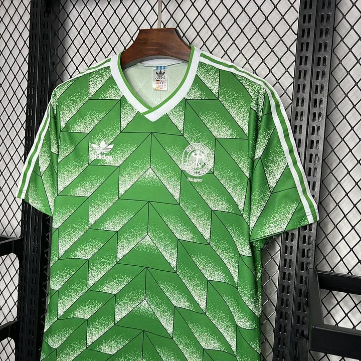 Maillot de football Allemagne 1990 rétro de la marque Le 12-ème, vue de face avec logo et design classique.