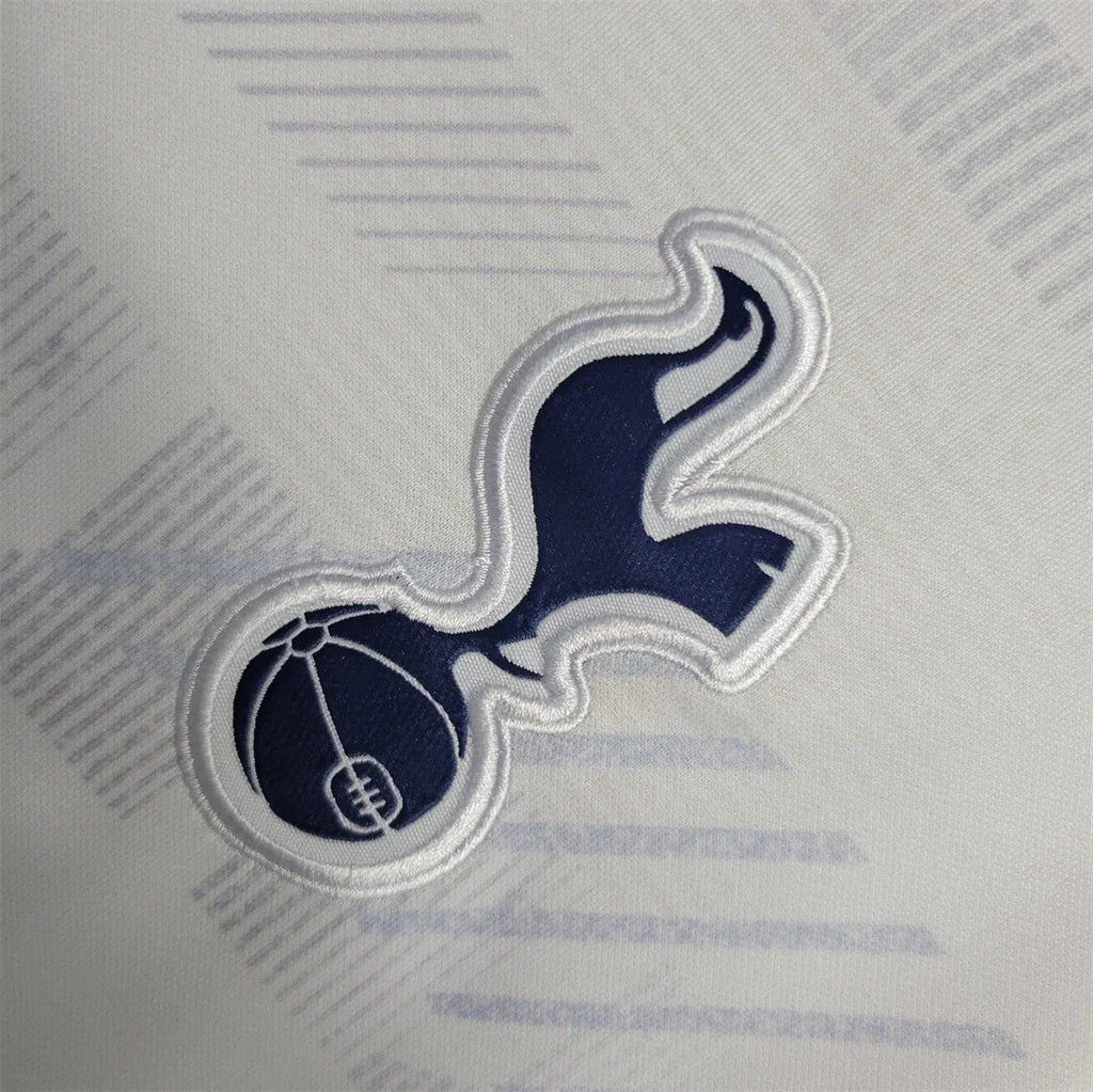 Maillot Tottenham 2023-24 Le 12 -ème Maillot, maillot de football avec logo et détails en bleu et blanc, vue frontale.