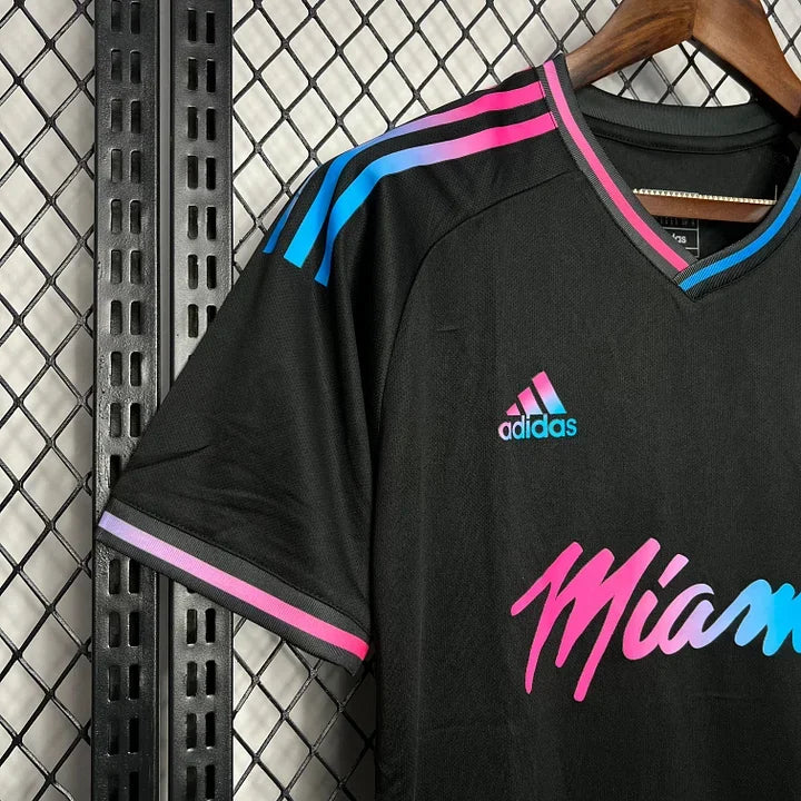 Maillot de football Inter Miami 2024-2025, conception de Le 12 -ème Maillot, jersey avec logo et design moderne.