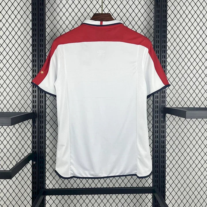 Maillot Angleterre de football 2004 rétro, créé par Le 12 -ème Maillot, vue de face avec logo et détails du design.