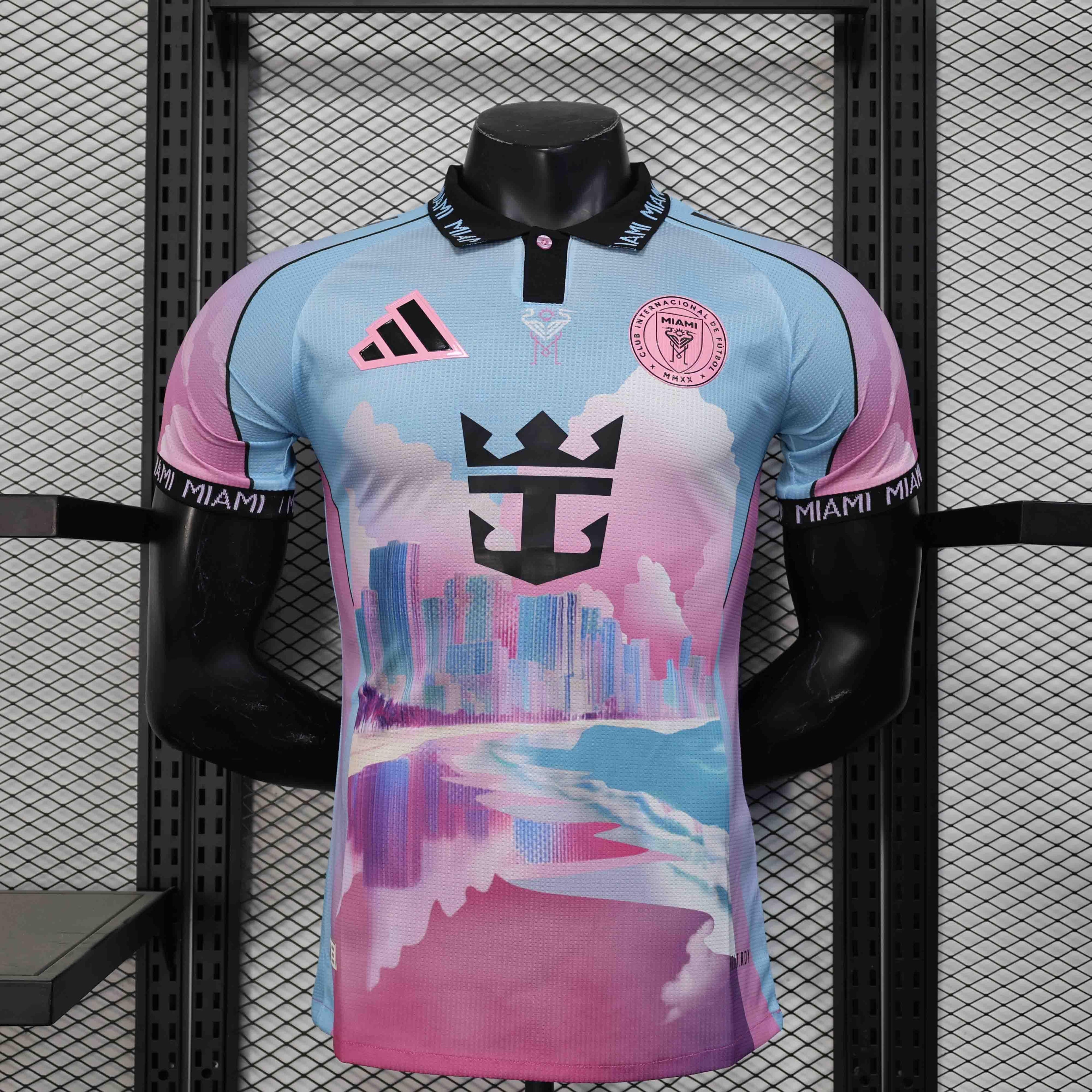Maillot Inter Miami pour enfants 25-26 ans, marque Le 12 -ème Maillot, vue front avec logo de l'équipe.