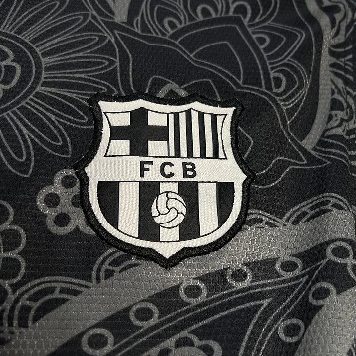 Maillot de football FC Barcelone noir concept 2024-2025 de Le 12 -ème Maillot, détails du design sur le maillot.