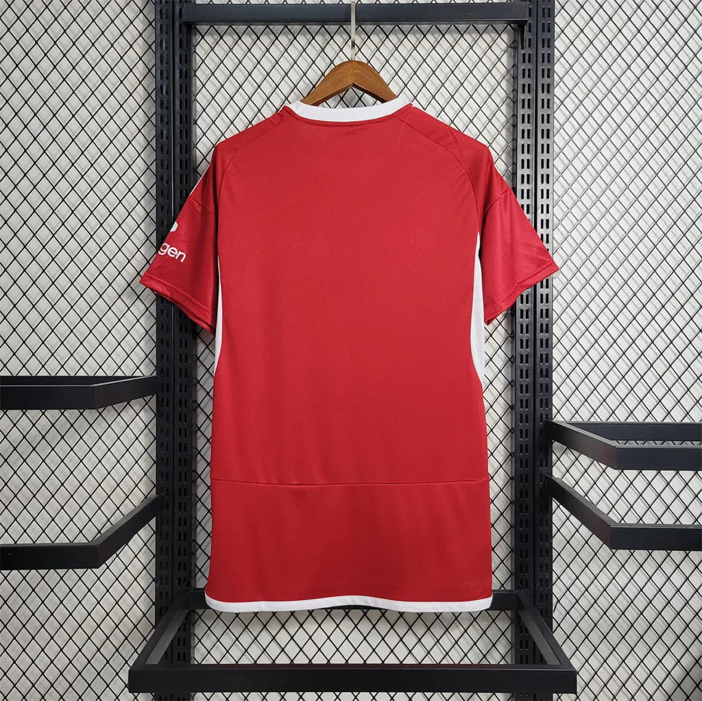 Maillot Nottingham Forest 2023-24 Le 12 -ème Maillot, jersey de football avec logo et design officiel de l'équipe.