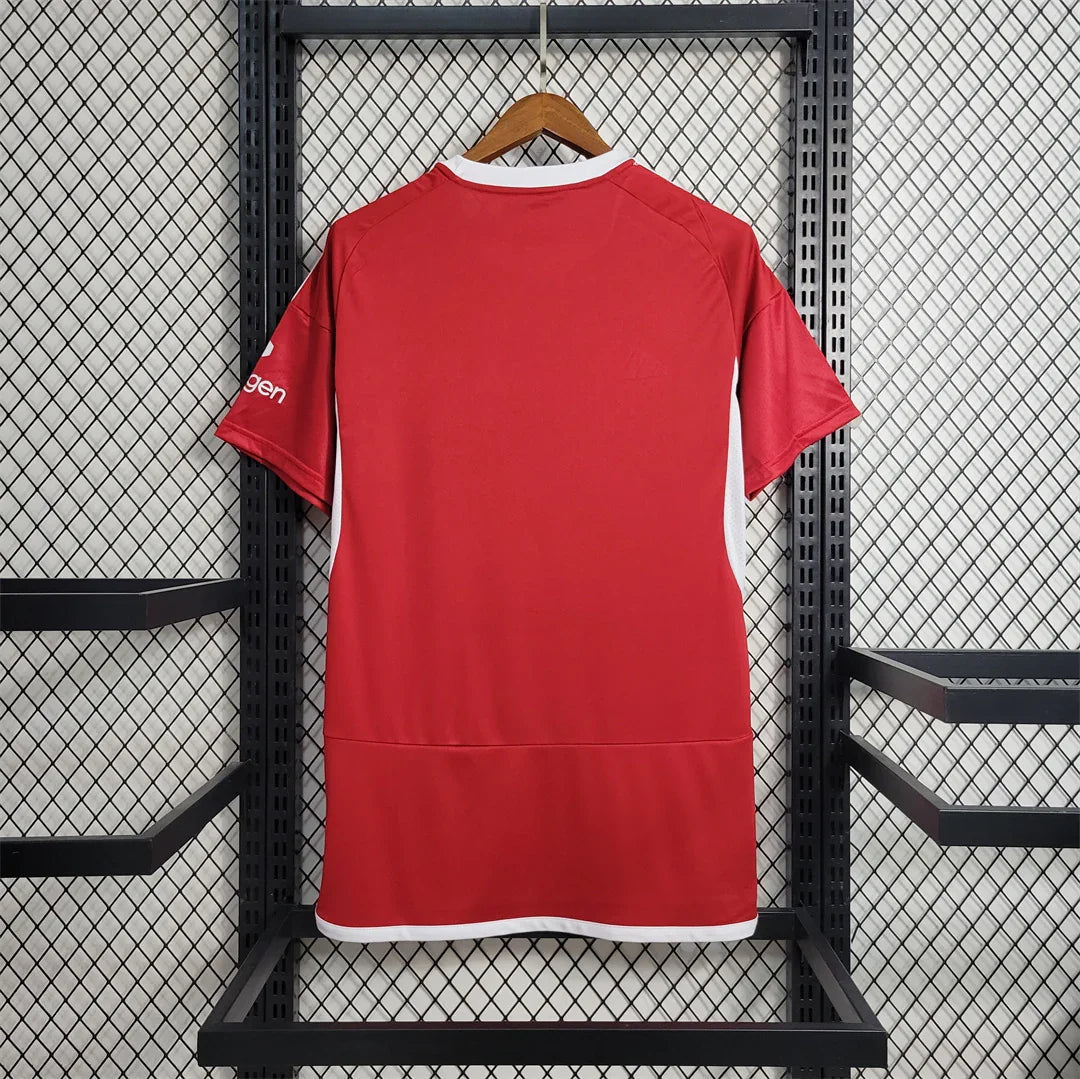 Maillot Nottingham Forest 2023-24 Le 12 -ème Maillot, jersey de football avec logo et design officiel de l'équipe.