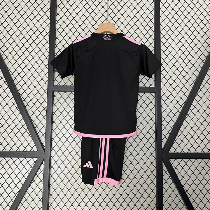 Kit enfant Inter Miami 2024 2025 de Le 12 -ème Maillot, maillot bleu avec logo de l'équipe et détails du design.