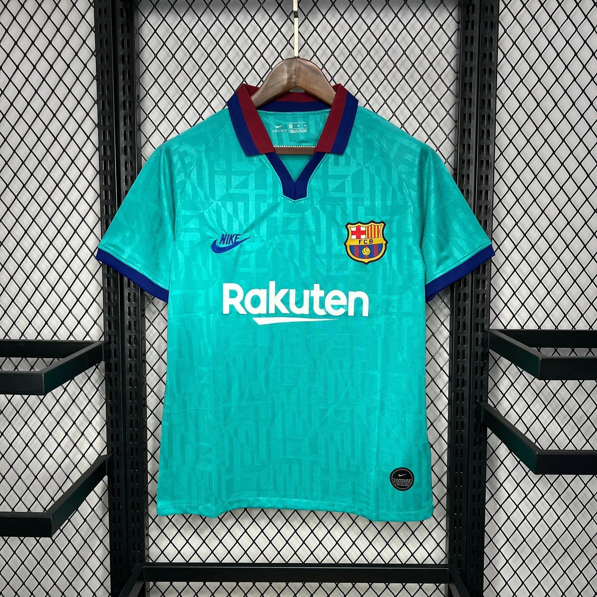 Maillot de football rétro FC Barcelone 2019 2020 Le 12-ème Maillot, maillot de sport bleu avec logos du club.