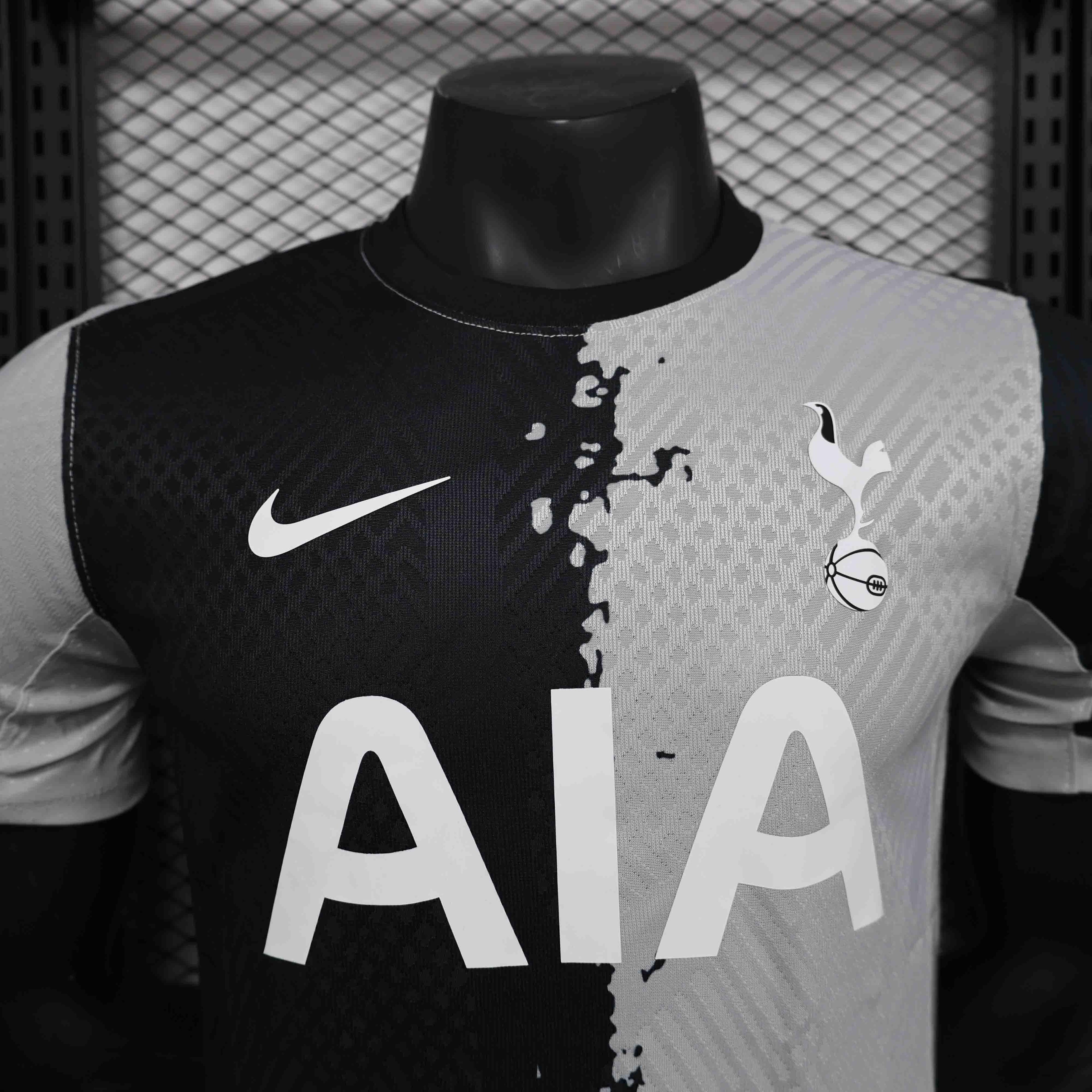 Maillot Tottenham Concept 2024-25 par Le 12 -ème Maillot, maillot de football avec logo et design moderne, vue frontale.